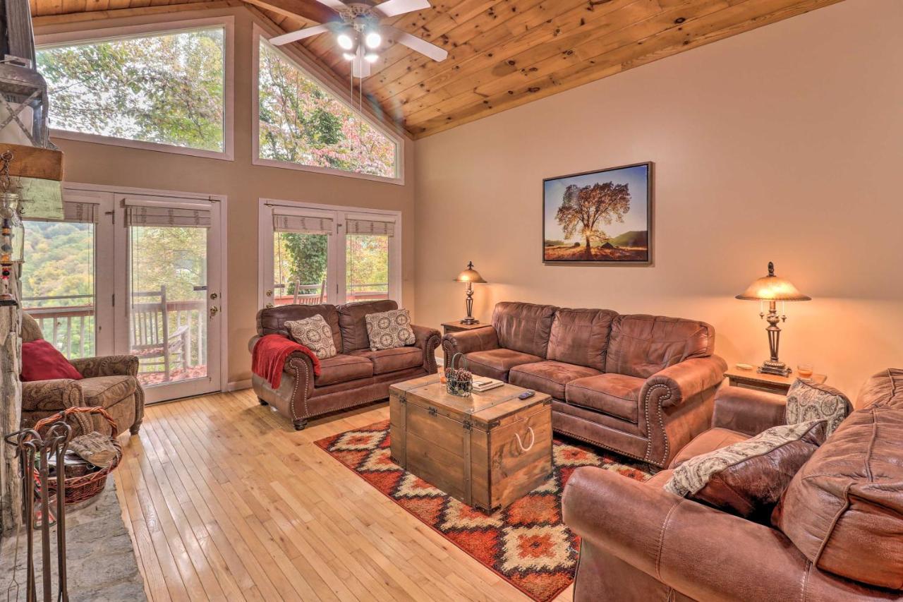 Rustic Red Cabin With Deck In Maggie Valley Club! Extérieur photo