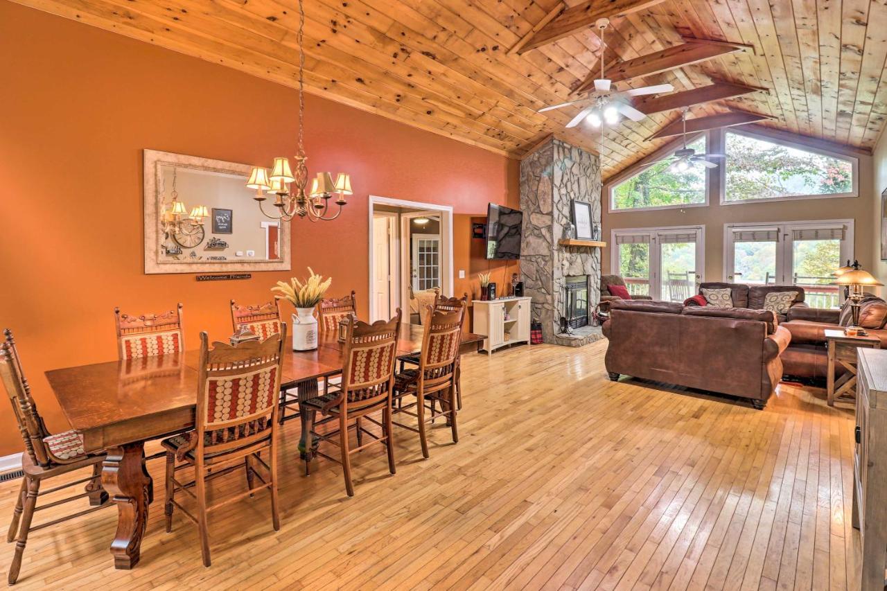 Rustic Red Cabin With Deck In Maggie Valley Club! Extérieur photo