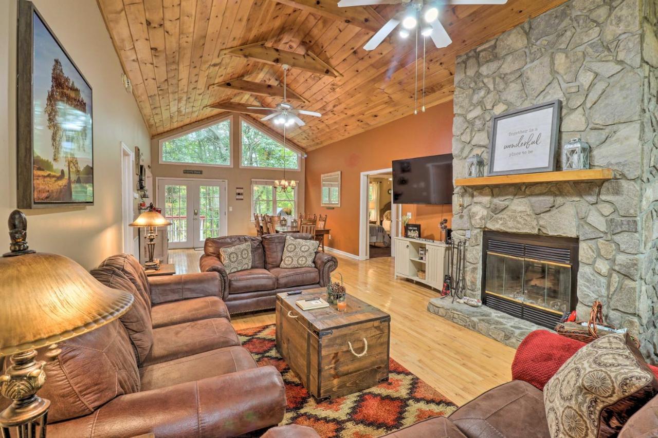 Rustic Red Cabin With Deck In Maggie Valley Club! Extérieur photo