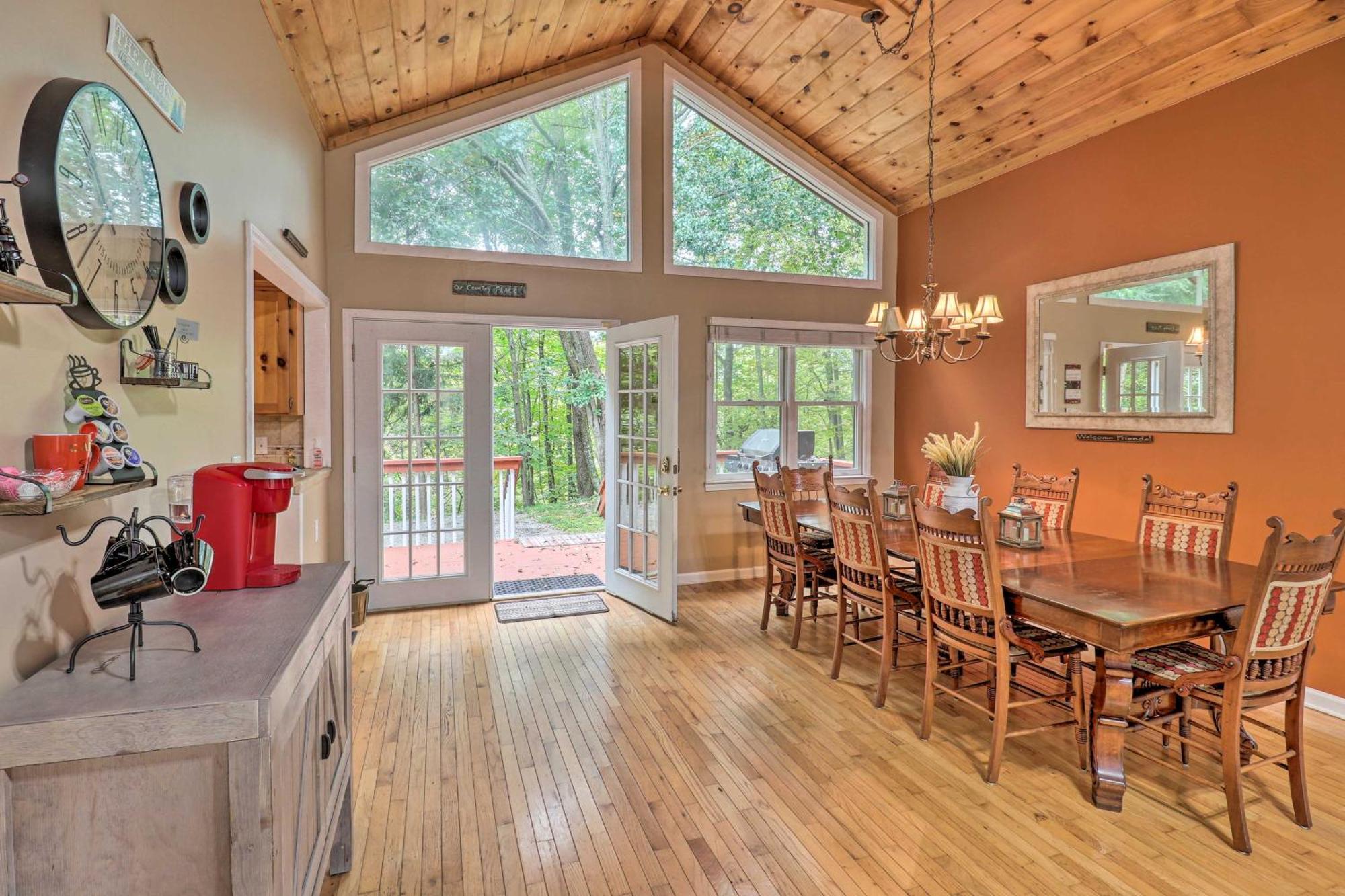 Rustic Red Cabin With Deck In Maggie Valley Club! Extérieur photo
