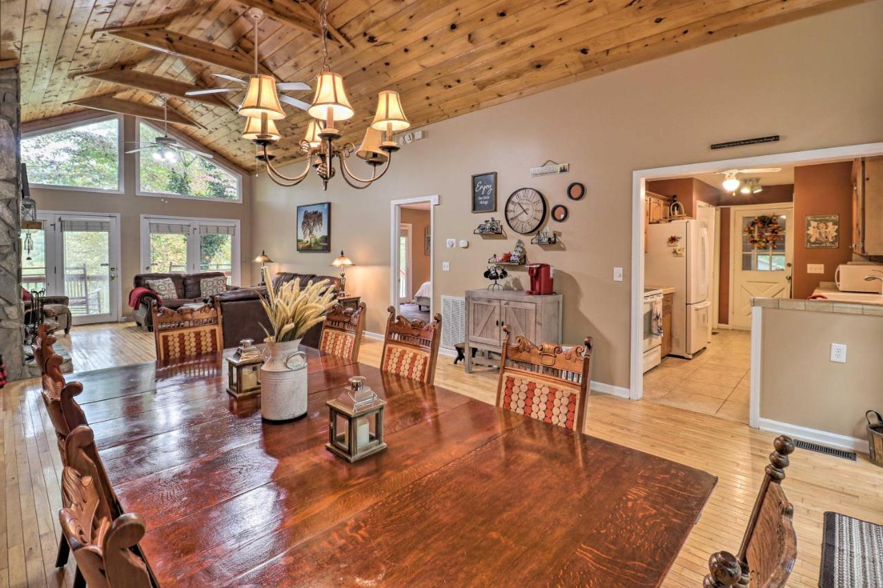 Rustic Red Cabin With Deck In Maggie Valley Club! Extérieur photo