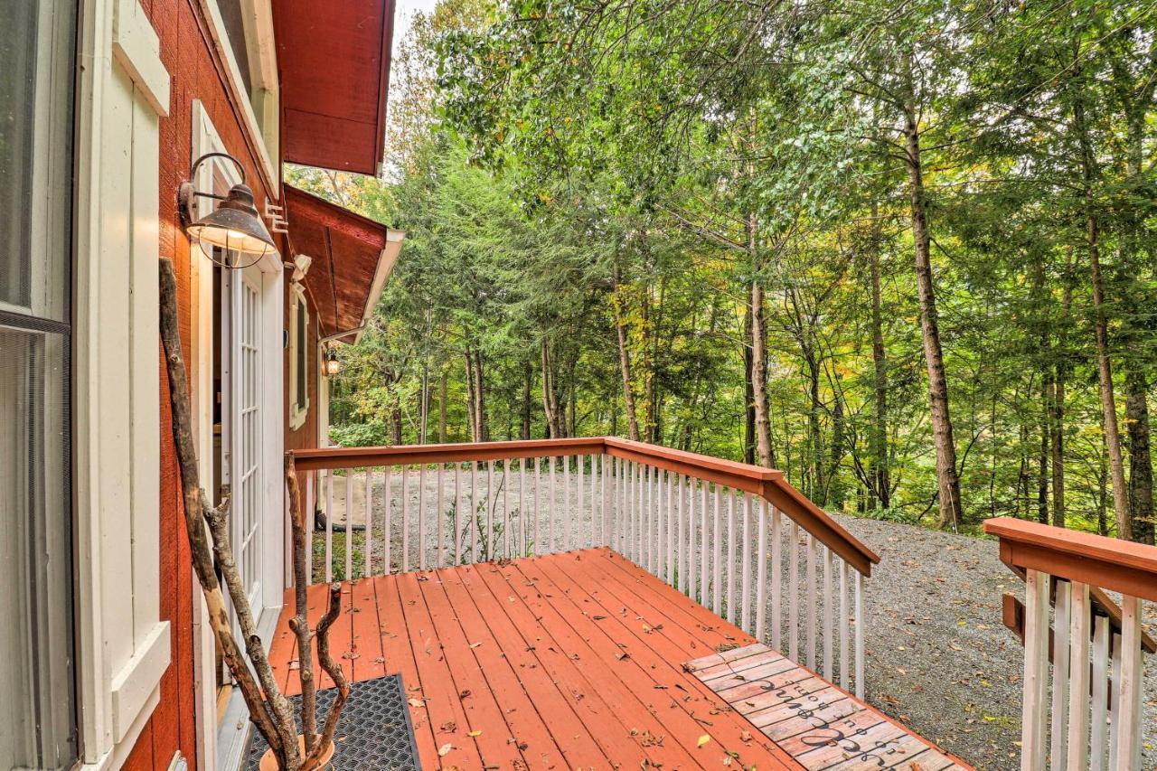 Rustic Red Cabin With Deck In Maggie Valley Club! Extérieur photo